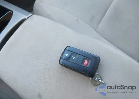 2005 Toyota Prius z USA, uszkodzony, nr VIN JTDKB20UX53075327